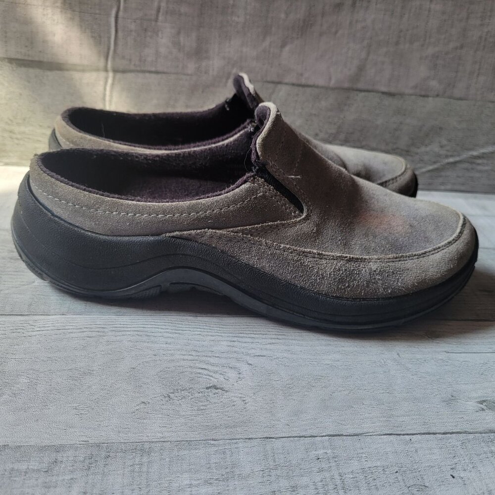L.L. Bean Womens Medium Suede Slip-On Shoes With Rubber Soles